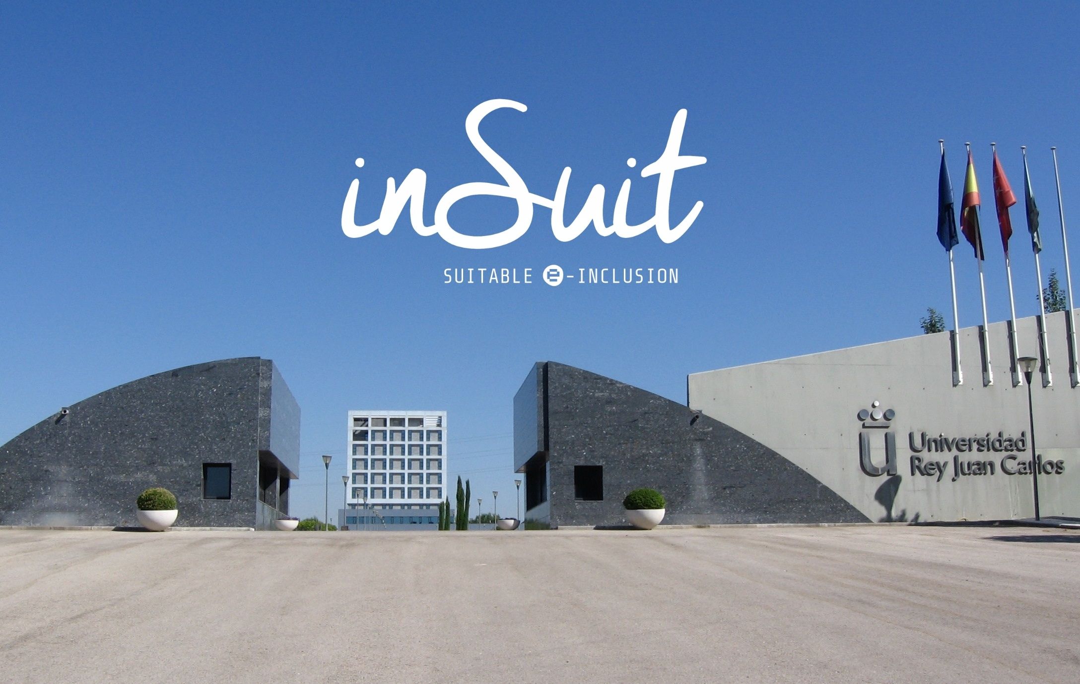 fachada de la universidad rey juan carlos con el logo de insuit justo arriba