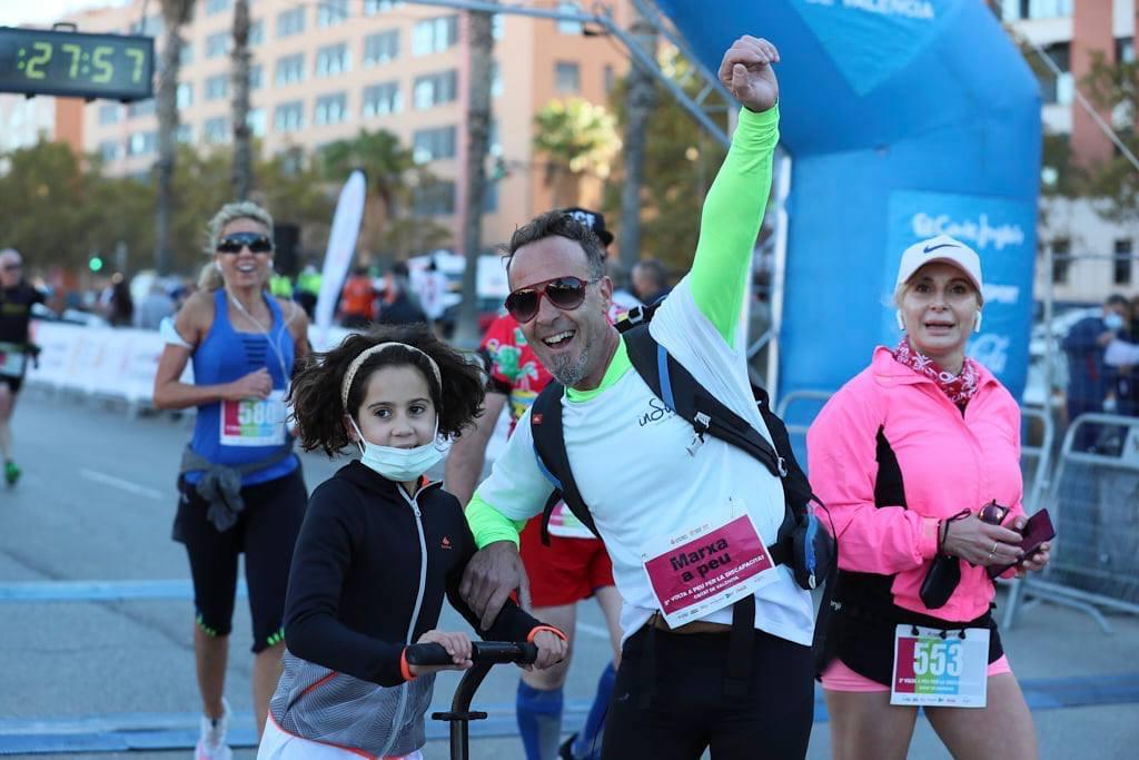 ángel sánchez de insuit llegando a la meta de la carrera