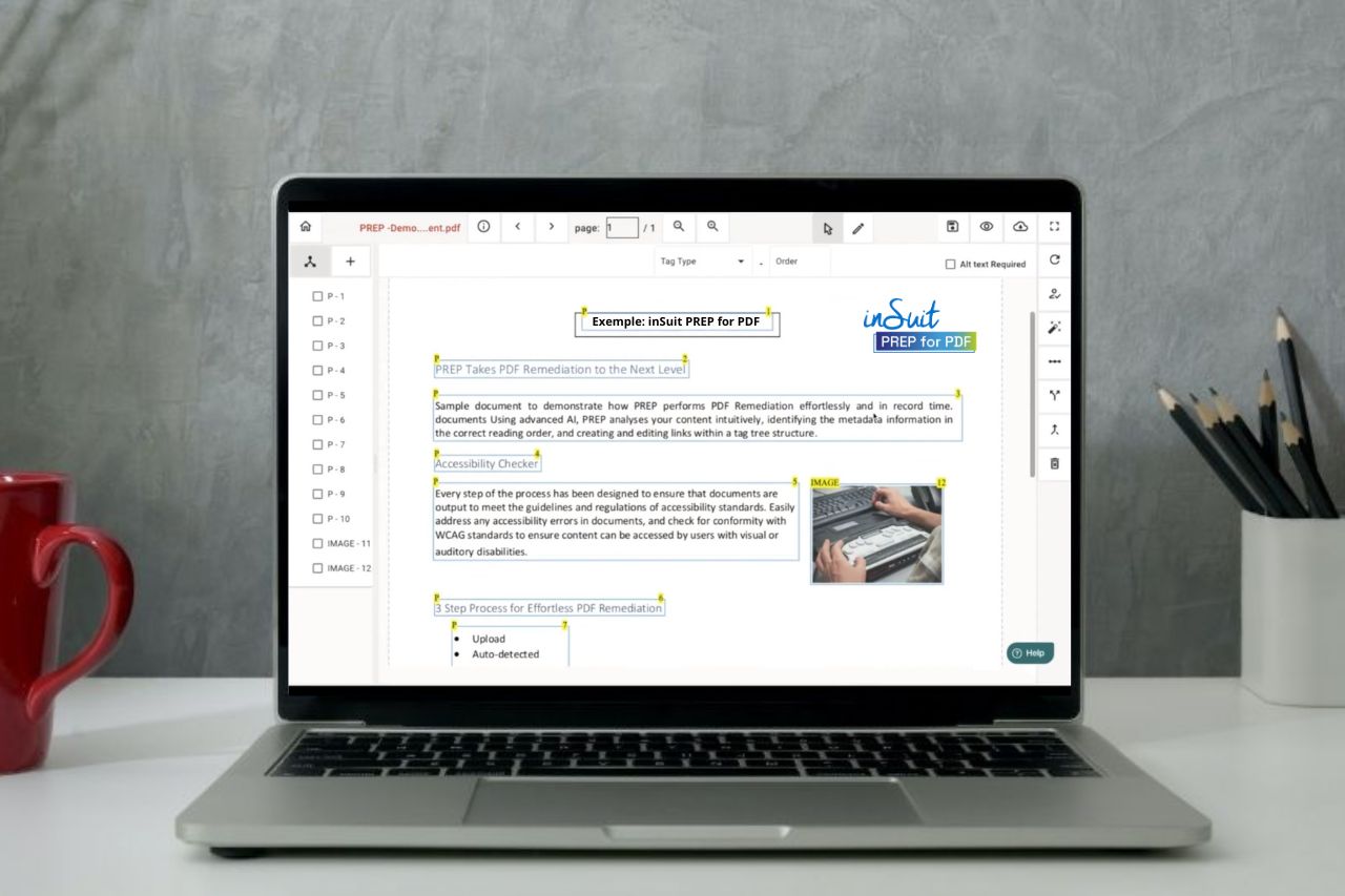 Un portátil sobre una mesa muestra en su pantalla la interfaz de la plataforma insuit for pdf mientras etiqueta un documento.