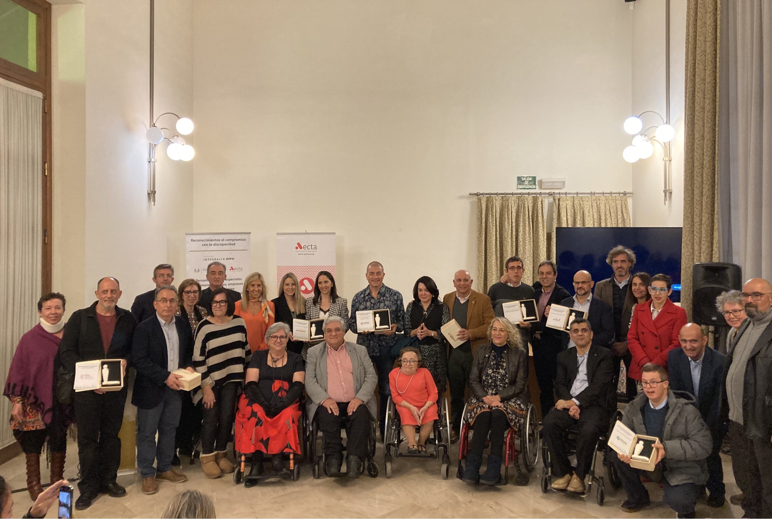 Juan Antonio Cebollada Gavilán de inSuit posa junto al resto de premiados del evento.