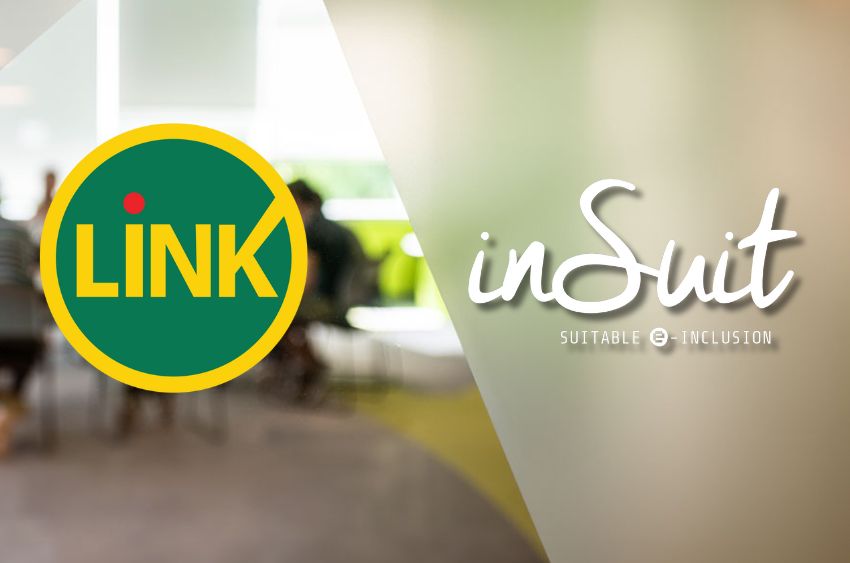logo de Redlink y de inSuit sobre una imagen de gente trabajando en una oficina bancaria de redlink